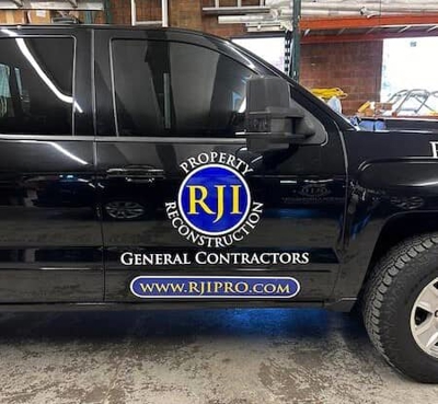 Custom Vehicle Graphics Photo